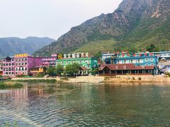 -百里峡七彩艺术小镇