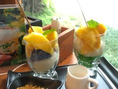 -Chom Cafe and Restaurant