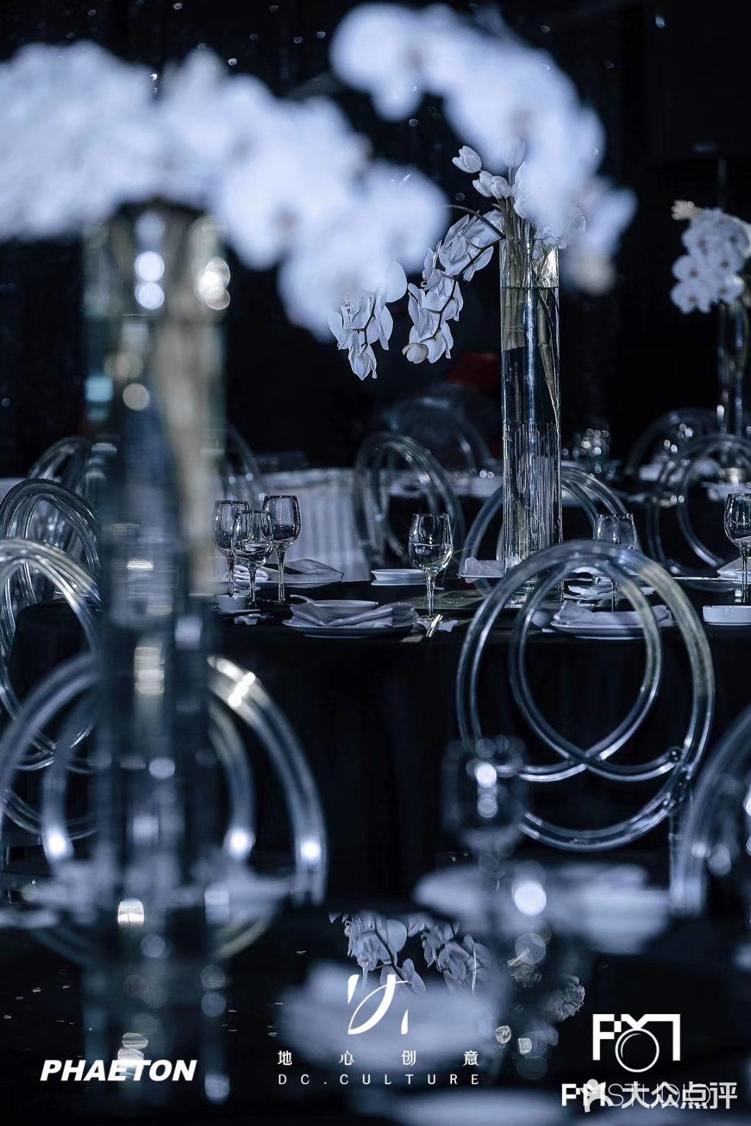 暗色系宇宙星辰主题年会布置 重在营造氛围感