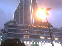 世贸百联-上海世茂广场(南京东路店)