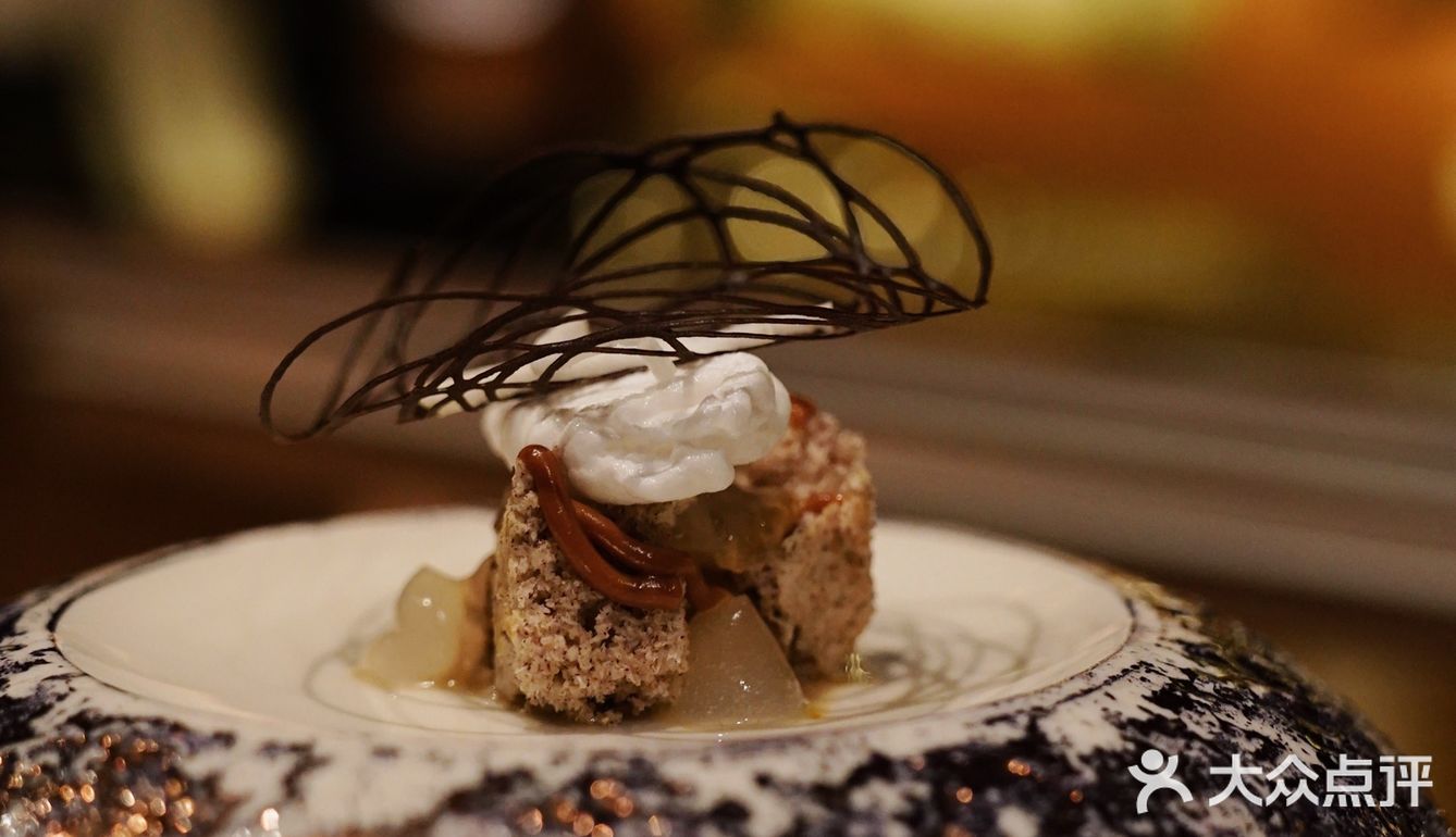 搭配煎蛋造型的迷迭香和芒果酱 萌！