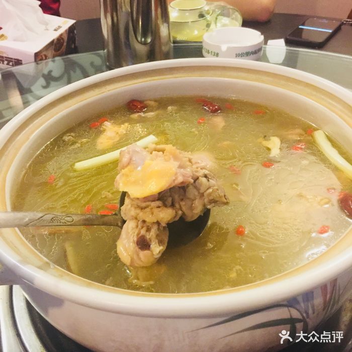 菌王松茸园菌火锅图片