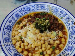 -渝之汇牛肉豌杂面
