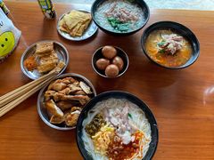 -鸿浩扒猪脚米线