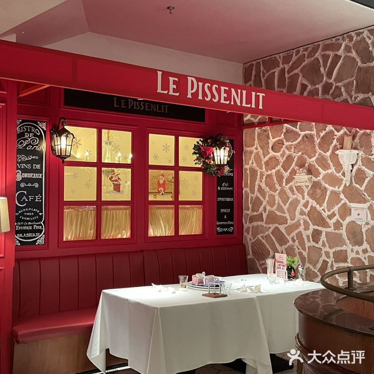 这家西餐厅的圣诞氛围浓度达到了1000%