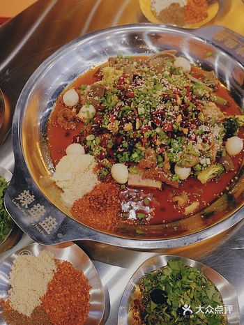 探店|太古里新开店边吃干拌麻辣烫边撸串