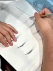 -小乐化妆美甲半永久培训学校