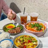 平价泰国菜总算让我吃上了！泰式冬阴功海鲜汤好正！