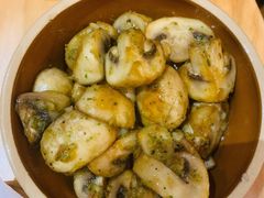 橄榄油香煎小蘑菇-tapas by dos cielos西班牙餐厅(重庆光环购物公园店)