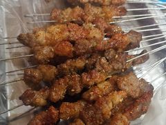 喂口牛肉串-胖姐涮肚烧烤