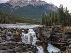 -阿萨巴斯卡瀑布观景点