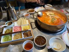 -野山舂·贵州现舂酸汤牛肉(民生路店)