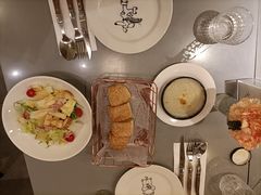 软香黄油面包佐芝士焗菌菇酱-西堤牛排(北京国瑞店)