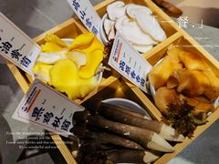 -阿婆情腊排骨火锅·野生菌季(古城旗舰店)
