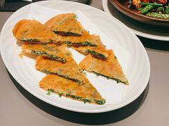 招牌韭菜鲜虾薄饼-桂满陇·杭州饭店(清河万象店)
