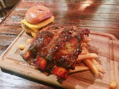 -Ribs & Burgers The Rocks