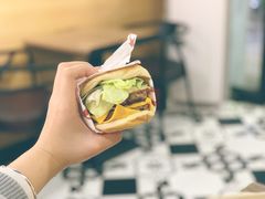 双层牛肉芝士汉堡-牛纽塔·牛人堡(群众路店)