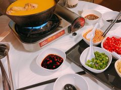 -鲜入围煮花胶鸡海鲜火锅