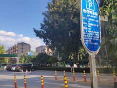 -枫蓝国际购物中心-地面停车场