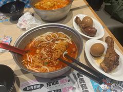 -灵芝妹子海鲜米线(劳动公园店)