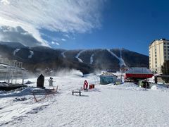 -亚布力新体委滑雪场