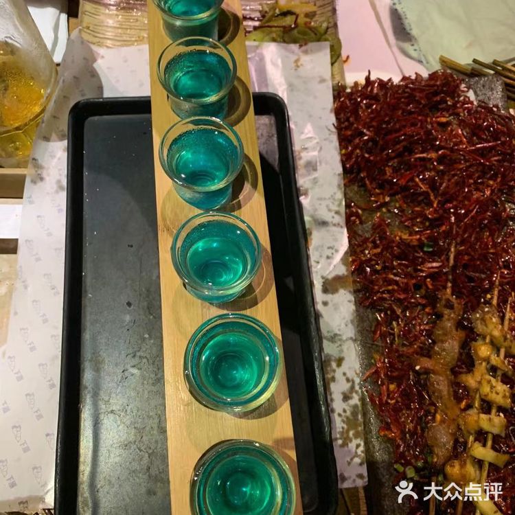 老友记约饭了，组局来吃烤串