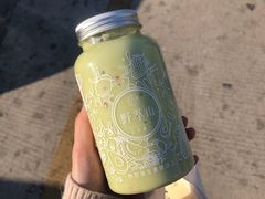 牛油果草莓卡士-野萃山·潮汕厚果汁(十亩地店)