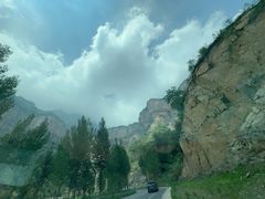 -尧山大峡谷漂流