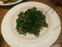 小老窑嫩豆苗-阿里家·新疆烤肉酒場 by MIG