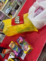 -逝水玩具折扣店