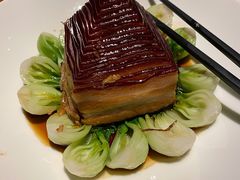 金牌扣肉配玉米饼-杭州西子湖四季酒店·金沙厅