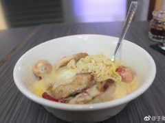 猪颈肉芝士捞公仔面-新记餐厅(香槟大厦店)