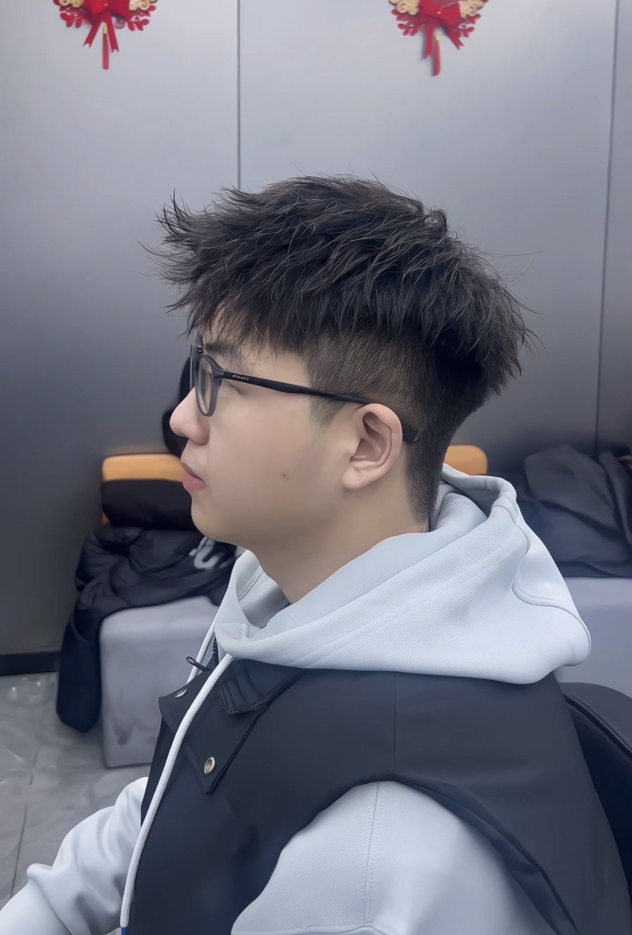 碎盖发型