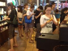 等位区-星巴克(来福士2F店)