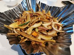 干锅鱿鱼茶树菇-千岛湖君澜度假酒店(文广轩中餐厅)