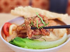 冬阴功汤蒜香排骨面-福米小馆