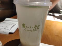 柠檬薏仁水-南小馆(迪士尼小镇店)
