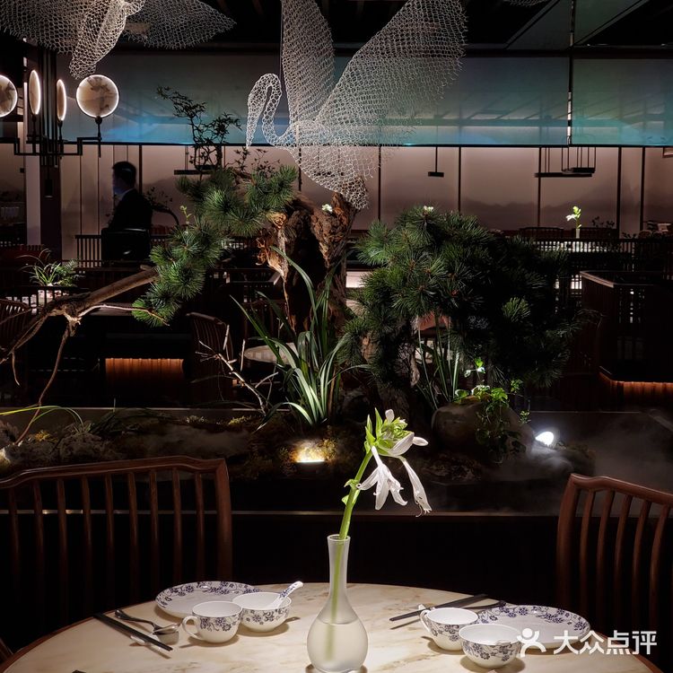 这家店吃起来也没看起来那么贵嘛~好吃!大力推荐!