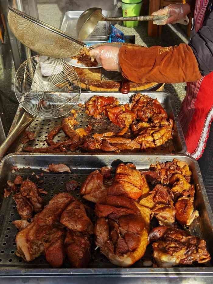 红新饭店北冶卤肉-"带着宝宝出门玩,听当地朋友说这家卤肉很有.