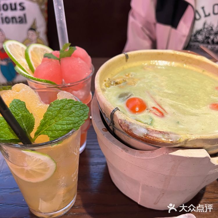 服务态度超好，果然是火爆魔都十年的泰国料理