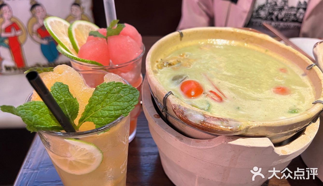 服务态度超好，果然是火爆魔都十年的泰国料理