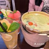 服务态度超好，果然是火爆魔都十年的泰国料理