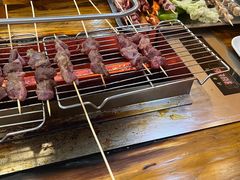 -哈尔滨小酒馆·鲜肉现穿自助烧烤(康新花园店)
