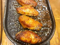 东镇烤焦香鸡翅-老东镇啤酒屋海鲜加工·蒸汽海鲜·海鲜烧烤(台东店)