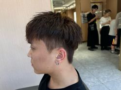 -一東造型烫发染发