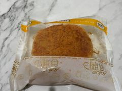 咸蛋黄松松包-中粮丰通（北京)食品有限公司
