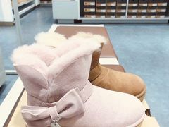 -UGG(燕莎奥特莱斯购物中心店)