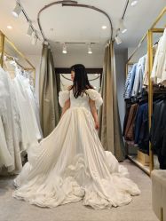 -现代经典婚纱摄影