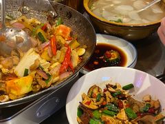 -富正毅三下锅·湘西韵味(天门山索道店)