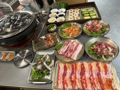 -围炉肉舍•炭烤活鳗•丹东海鲜烤肉(步行街店)